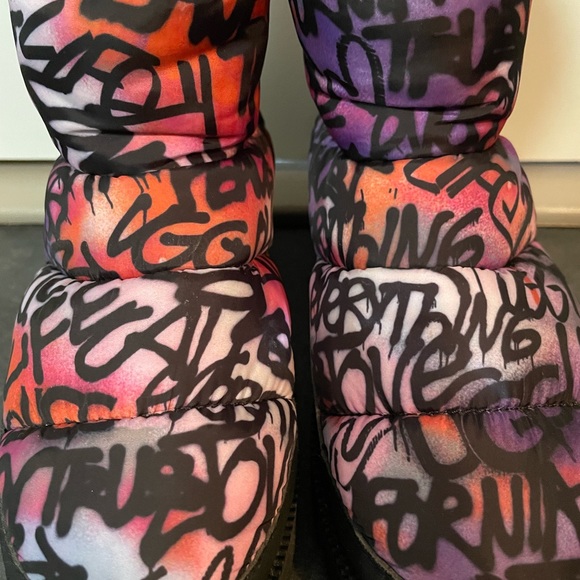 UGG Ridge Graffiti Boots- Size 6 - Picture 8 of 9